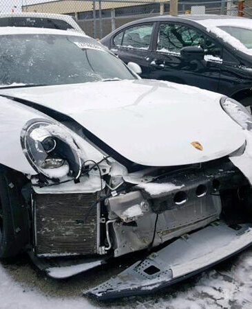 Розбитий Porshe 911